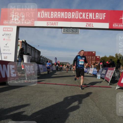 03.10.2025 - Köhlbrandbrückenlauf Matties Gatica Varas http://msf.ph/oto/9168514 03.10.2025 10:16:44 Ziel 1325, 1437, 2113, 2247, 2287, 2349, 2404, 2778, 3194, 3747 meine-sportfotos.de