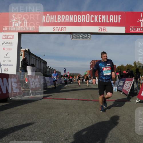 03.10.2025 - Köhlbrandbrückenlauf Matties Gatica Varas http://msf.ph/oto/9168515 03.10.2025 10:16:45 Ziel 1325, 1437, 2113, 2247, 2349, 2404, 2778, 3194, 3747 meine-sportfotos.de