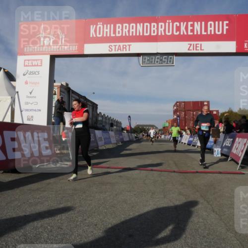 03.10.2025 - Köhlbrandbrückenlauf Matties Gatica Varas http://msf.ph/oto/9168528 03.10.2025 10:16:52 Ziel 1303, 1304, 1322, 1708, 1760, 2113, 2404, 2750, 3194, 3779 meine-sportfotos.de