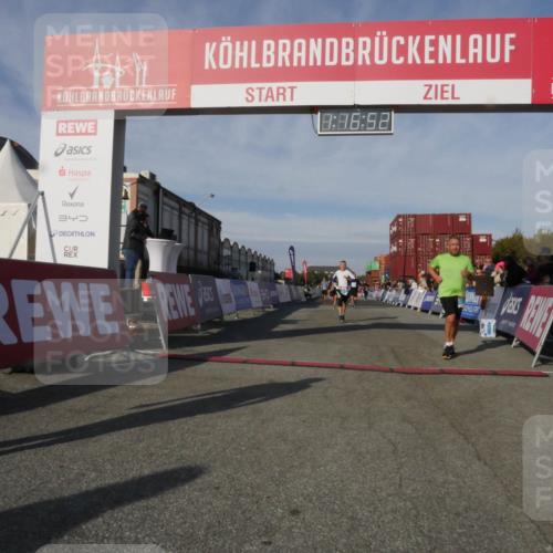 03.10.2025 - Köhlbrandbrückenlauf Matties Gatica Varas http://msf.ph/oto/9168532 03.10.2025 10:16:54 Ziel 1202, 1204, 1303, 1304, 1322, 1708, 1760, 1938, 2404, 2514, 2750, 3194, 3779 meine-sportfotos.de