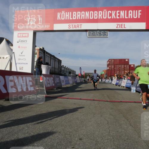 03.10.2025 - Köhlbrandbrückenlauf Matties Gatica Varas http://msf.ph/oto/9168534 03.10.2025 10:16:55 Ziel 1202, 1204, 1303, 1304, 1322, 1708, 1720, 1760, 1938, 2404, 2514, 2750, 3416, 3779 meine-sportfotos.de