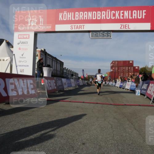 03.10.2025 - Köhlbrandbrückenlauf Matties Gatica Varas http://msf.ph/oto/9168535 03.10.2025 10:16:55 Ziel 1202, 1204, 1303, 1304, 1322, 1708, 1720, 1760, 1938, 2404, 2514, 2750, 3416, 3779 meine-sportfotos.de