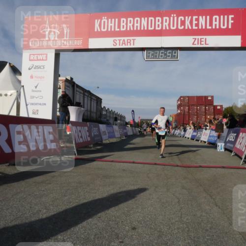 03.10.2025 - Köhlbrandbrückenlauf Matties Gatica Varas http://msf.ph/oto/9168536 03.10.2025 10:16:56 Ziel 1202, 1204, 1303, 1304, 1322, 1708, 1720, 1760, 1938, 2404, 2514, 2750, 3125, 3416, 3779 meine-sportfotos.de