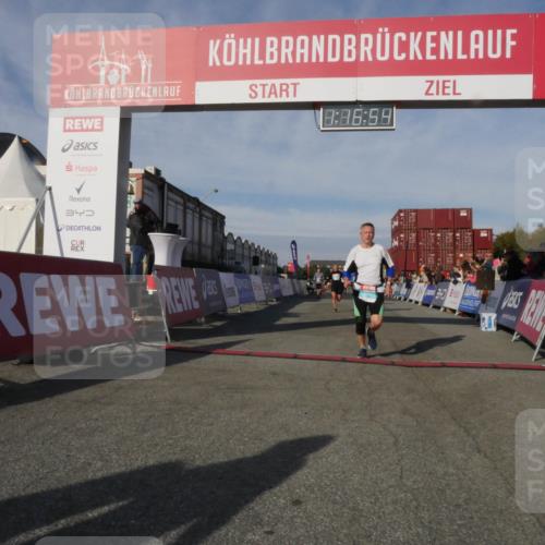 03.10.2025 - Köhlbrandbrückenlauf Matties Gatica Varas http://msf.ph/oto/9168537 03.10.2025 10:16:56 Ziel 1202, 1204, 1303, 1304, 1322, 1708, 1720, 1760, 1938, 2404, 2514, 2750, 3125, 3416, 3779 meine-sportfotos.de