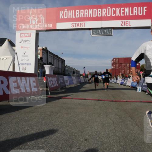 03.10.2025 - Köhlbrandbrückenlauf Matties Gatica Varas http://msf.ph/oto/9168540 03.10.2025 10:16:57 Ziel 1202, 1204, 1303, 1304, 1322, 1708, 1720, 1760, 1938, 2514, 2750, 3125, 3416, 3779 meine-sportfotos.de