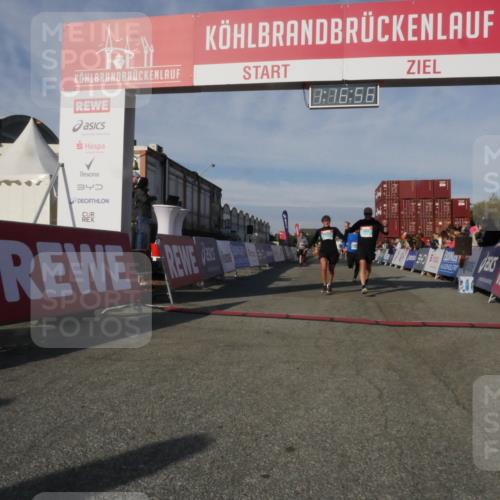 03.10.2025 - Köhlbrandbrückenlauf Matties Gatica Varas http://msf.ph/oto/9168541 03.10.2025 10:16:58 Ziel 1202, 1204, 1303, 1304, 1322, 1708, 1720, 1760, 1938, 2514, 2750, 3125, 3416, 3779 meine-sportfotos.de