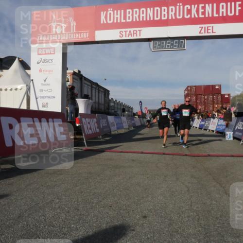 03.10.2025 - Köhlbrandbrückenlauf Matties Gatica Varas http://msf.ph/oto/9168542 03.10.2025 10:16:58 Ziel 1202, 1204, 1303, 1304, 1322, 1708, 1720, 1760, 1938, 2514, 2750, 3125, 3416, 3779 meine-sportfotos.de