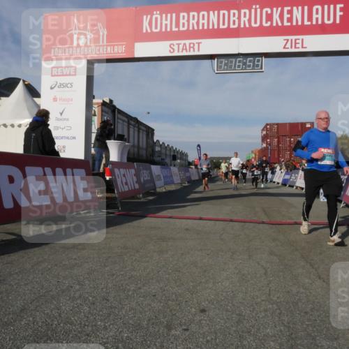 03.10.2025 - Köhlbrandbrückenlauf Matties Gatica Varas http://msf.ph/oto/9168547 03.10.2025 10:17:01 Ziel 1179, 1202, 1204, 1708, 1720, 1760, 1938, 2038, 2514, 2750, 2965, 3125, 3416, 3779 meine-sportfotos.de