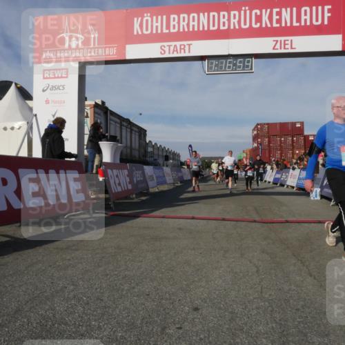 03.10.2025 - Köhlbrandbrückenlauf Matties Gatica Varas http://msf.ph/oto/9168548 03.10.2025 10:17:01 Ziel 1179, 1202, 1204, 1708, 1720, 1760, 1938, 2038, 2514, 2750, 2965, 3125, 3416, 3779 meine-sportfotos.de