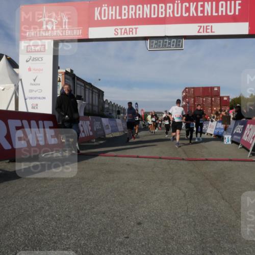 03.10.2025 - Köhlbrandbrückenlauf Matties Gatica Varas http://msf.ph/oto/9168551 03.10.2025 10:17:03 Ziel 1179, 1202, 1204, 1548, 1549, 1708, 1720, 1760, 1938, 2038, 2514, 2750, 2965, 3125, 3416, 3779 meine-sportfotos.de