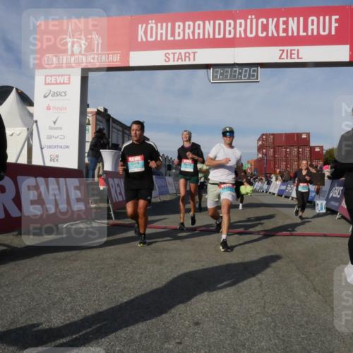 03.10.2025 - Köhlbrandbrückenlauf Matties Gatica Varas http://msf.ph/oto/9168559 03.10.2025 10:17:06 Ziel 1179, 1202, 1288, 1289, 1548, 1549, 1720, 1938, 2038, 2514, 2965, 3125, 3416 meine-sportfotos.de