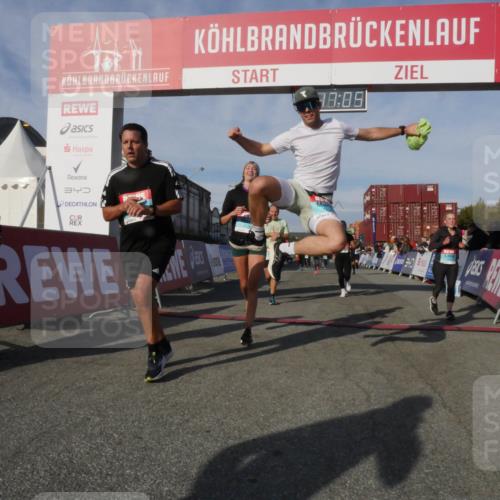 03.10.2025 - Köhlbrandbrückenlauf Matties Gatica Varas http://msf.ph/oto/9168560 03.10.2025 10:17:07 Ziel 1179, 1288, 1289, 1548, 1549, 1720, 1956, 2038, 2089, 2965, 3125, 3416 meine-sportfotos.de