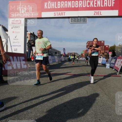 03.10.2025 - Köhlbrandbrückenlauf Matties Gatica Varas http://msf.ph/oto/9168564 03.10.2025 10:17:09 Ziel 1179, 1288, 1289, 1548, 1549, 1809, 1956, 2038, 2089, 2965 meine-sportfotos.de