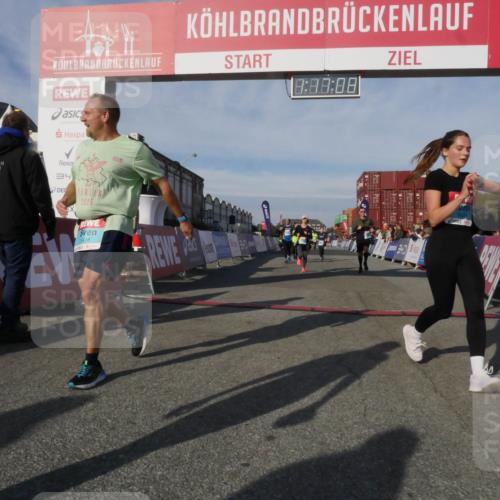 03.10.2025 - Köhlbrandbrückenlauf Matties Gatica Varas http://msf.ph/oto/9168565 03.10.2025 10:17:09 Ziel 1179, 1288, 1289, 1548, 1549, 1809, 1956, 2038, 2089, 2965 meine-sportfotos.de