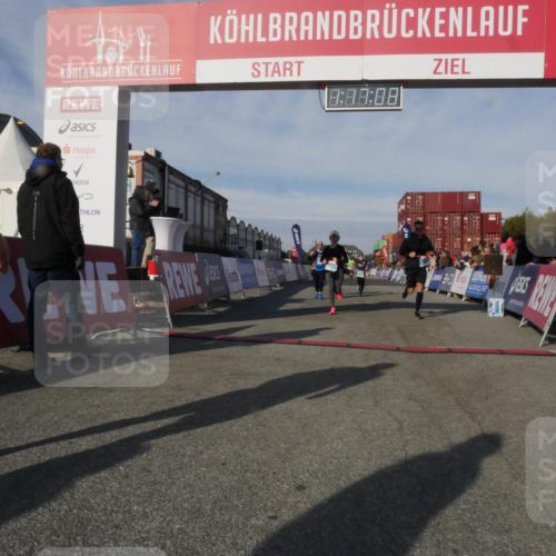 03.10.2025 - Köhlbrandbrückenlauf Matties Gatica Varas http://msf.ph/oto/9168567 03.10.2025 10:17:10 Ziel 1179, 1288, 1289, 1548, 1549, 1809, 1956, 2038, 2089, 2965 meine-sportfotos.de