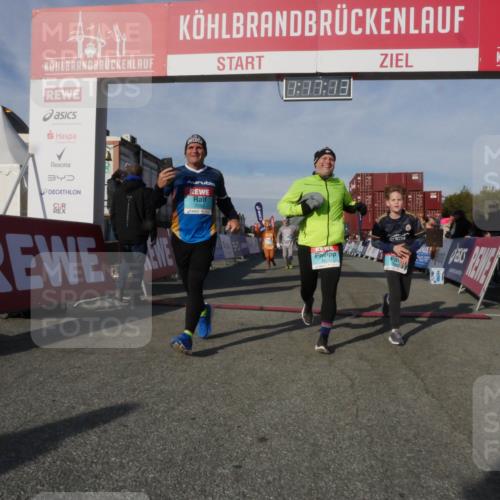 03.10.2025 - Köhlbrandbrückenlauf Matties Gatica Varas http://msf.ph/oto/9168576 03.10.2025 10:17:15 Ziel 1031, 1288, 1289, 1807, 1809, 1835, 1850, 1956, 2089, 3281, 3557, 3765 meine-sportfotos.de