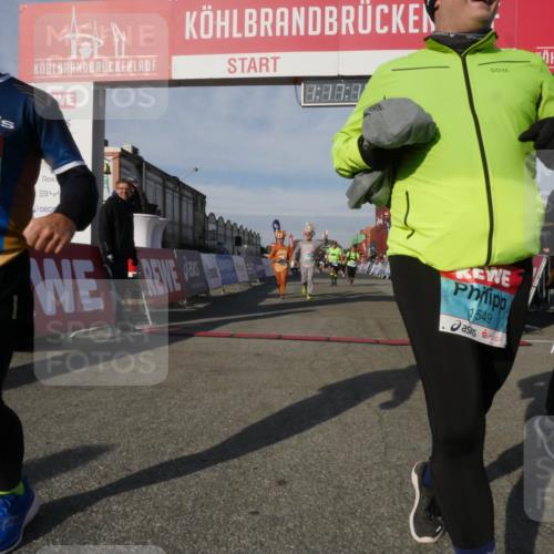 03.10.2025 - Köhlbrandbrückenlauf Matties Gatica Varas http://msf.ph/oto/9168578 03.10.2025 10:17:16 Ziel 1031, 1288, 1289, 1807, 1809, 1835, 1850, 1956, 2089, 3281, 3557, 3765 meine-sportfotos.de