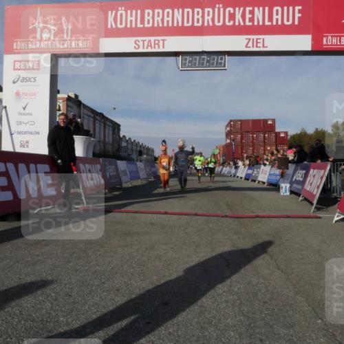 03.10.2025 - Köhlbrandbrückenlauf Matties Gatica Varas http://msf.ph/oto/9168579 03.10.2025 10:17:16 Ziel 1031, 1288, 1289, 1807, 1809, 1835, 1850, 1956, 2089, 3281, 3557, 3765 meine-sportfotos.de
