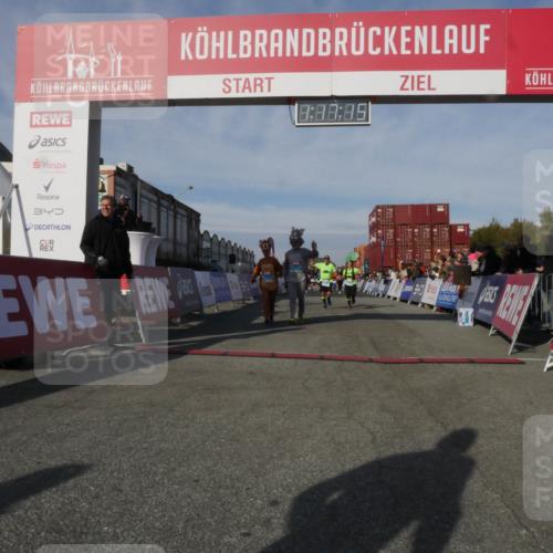 03.10.2025 - Köhlbrandbrückenlauf Matties Gatica Varas http://msf.ph/oto/9168580 03.10.2025 10:17:16 Ziel 1031, 1288, 1289, 1807, 1809, 1835, 1850, 1956, 2089, 3281, 3557, 3765 meine-sportfotos.de