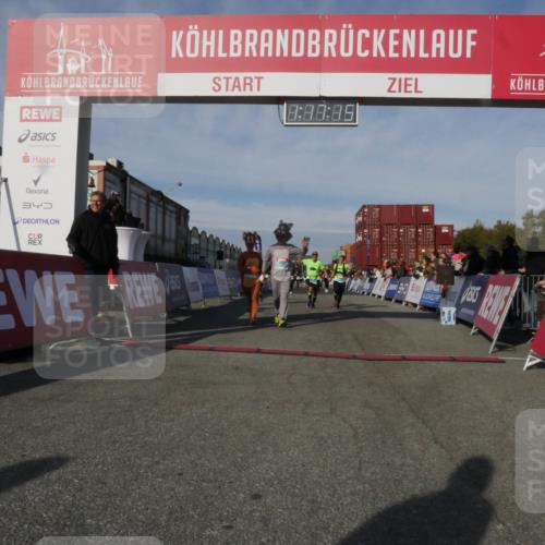03.10.2025 - Köhlbrandbrückenlauf Matties Gatica Varas http://msf.ph/oto/9168581 03.10.2025 10:17:17 Ziel 1031, 1288, 1289, 1807, 1809, 1835, 1850, 1956, 2089, 3281, 3557, 3765 meine-sportfotos.de