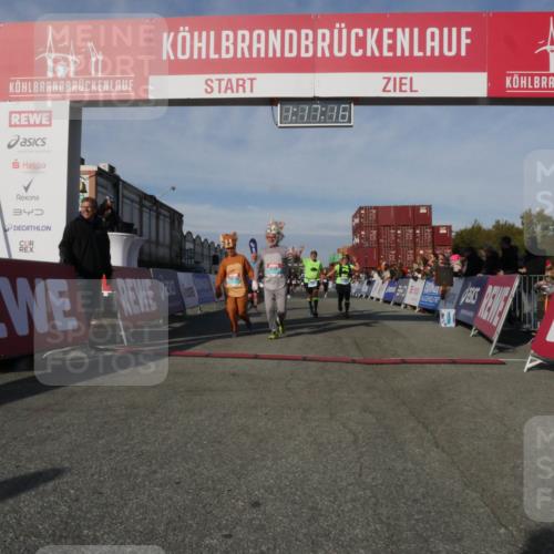 03.10.2025 - Köhlbrandbrückenlauf Matties Gatica Varas http://msf.ph/oto/9168582 03.10.2025 10:17:17 Ziel 1031, 1288, 1289, 1807, 1809, 1835, 1850, 1956, 2089, 3281, 3557, 3765 meine-sportfotos.de