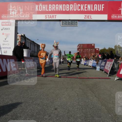 03.10.2025 - Köhlbrandbrückenlauf Matties Gatica Varas http://msf.ph/oto/9168584 03.10.2025 10:17:18 Ziel 1031, 1288, 1289, 1807, 1809, 1835, 1850, 1956, 2089, 3281, 3557, 3765 meine-sportfotos.de