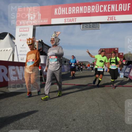 03.10.2025 - Köhlbrandbrückenlauf Matties Gatica Varas http://msf.ph/oto/9168587 03.10.2025 10:17:20 Ziel 1031, 1794, 1807, 1809, 1835, 1850, 2974, 3281, 3557, 3765 meine-sportfotos.de