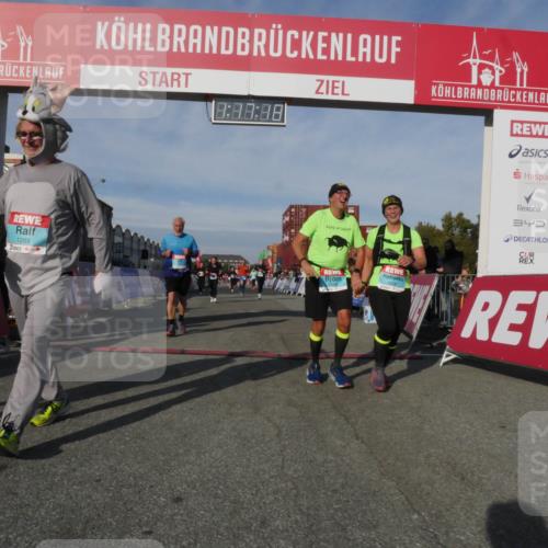 03.10.2025 - Köhlbrandbrückenlauf Matties Gatica Varas http://msf.ph/oto/9168588 03.10.2025 10:17:20 Ziel 1031, 1794, 1807, 1809, 1835, 1850, 2974, 3281, 3557, 3765 meine-sportfotos.de