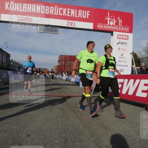 03.10.2025 - Köhlbrandbrückenlauf Matties Gatica Varas http://msf.ph/oto/9168589 03.10.2025 10:17:21 Ziel 1031, 1573, 1794, 1807, 1809, 1835, 1850, 2974, 3281, 3557, 3765 meine-sportfotos.de