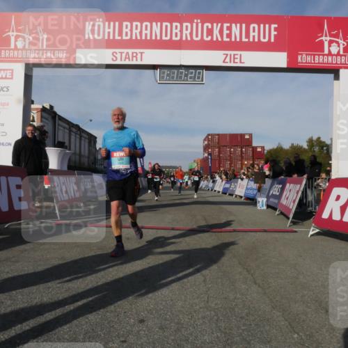 03.10.2025 - Köhlbrandbrückenlauf Matties Gatica Varas http://msf.ph/oto/9168591 03.10.2025 10:17:22 Ziel 1031, 1283, 1573, 1794, 1807, 1835, 1850, 2974, 3281, 3557, 3765 meine-sportfotos.de