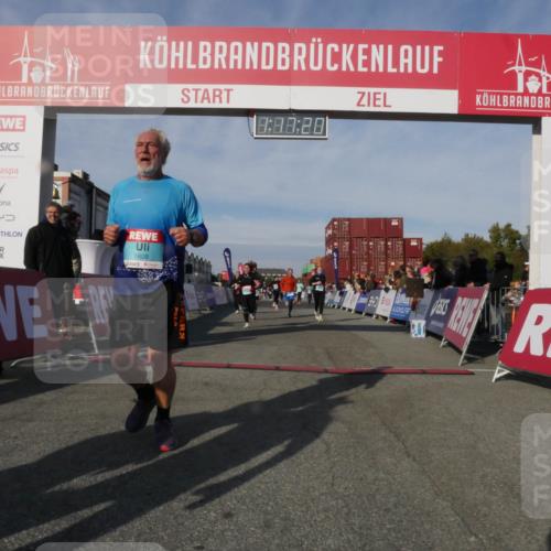 03.10.2025 - Köhlbrandbrückenlauf Matties Gatica Varas http://msf.ph/oto/9168592 03.10.2025 10:17:22 Ziel 1031, 1283, 1573, 1794, 1807, 1835, 1850, 2974, 3281, 3557, 3765 meine-sportfotos.de