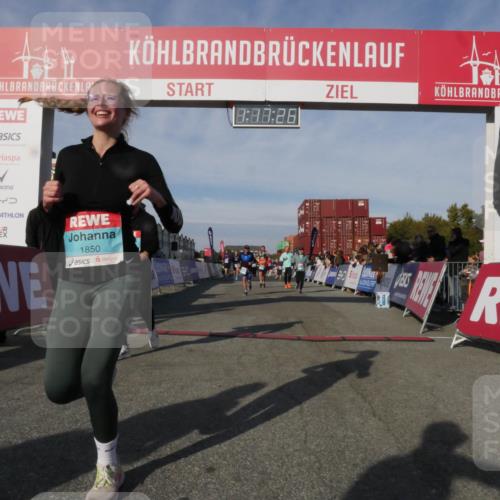 03.10.2025 - Köhlbrandbrückenlauf Matties Gatica Varas http://msf.ph/oto/9168603 03.10.2025 10:17:28 Ziel 1283, 1573, 1794, 1883, 2242, 2269, 2789, 2974, 3191, 3252, 3265, 3642 meine-sportfotos.de