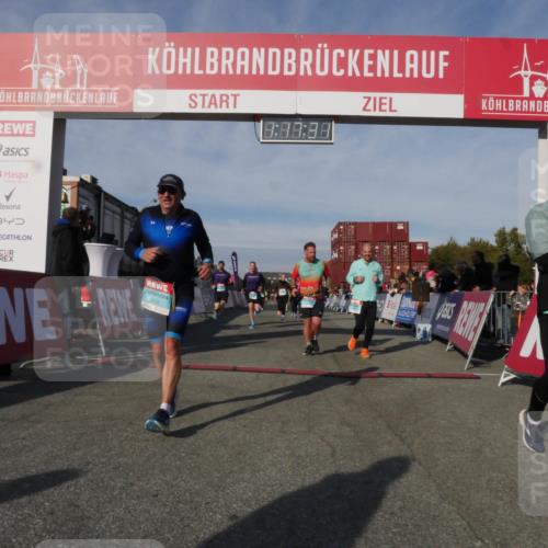03.10.2025 - Köhlbrandbrückenlauf Matties Gatica Varas http://msf.ph/oto/9168612 03.10.2025 10:17:33 Ziel 1283, 1481, 1573, 1792, 1883, 2172, 2242, 2269, 2577, 2789, 3191, 3252, 3265, 3642 meine-sportfotos.de