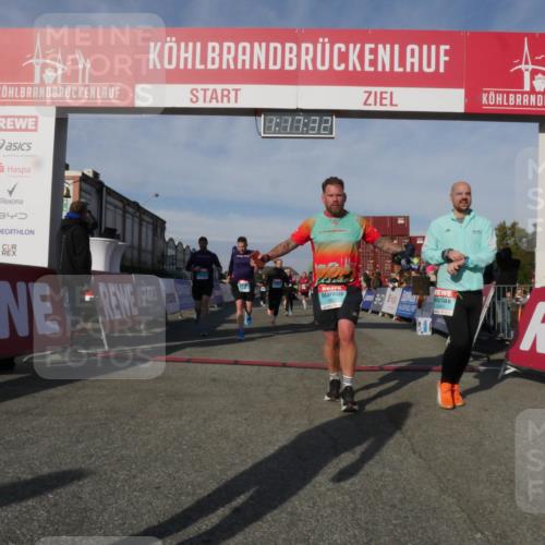 03.10.2025 - Köhlbrandbrückenlauf Matties Gatica Varas http://msf.ph/oto/9168615 03.10.2025 10:17:34 Ziel 1283, 1481, 1792, 1883, 2172, 2242, 2269, 2577, 2789, 3191, 3252, 3265, 3642 meine-sportfotos.de