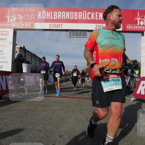 03.10.2025 - Köhlbrandbrückenlauf Matties Gatica Varas http://msf.ph/oto/9168617 03.10.2025 10:17:35 Ziel 1481, 1792, 1883, 2172, 2242, 2269, 2577, 2765, 2768, 2770, 2789, 3172, 3191, 3252, 3265, 3642 meine-sportfotos.de