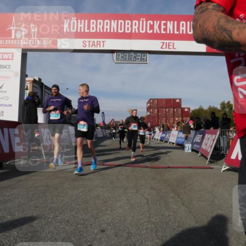 03.10.2025 - Köhlbrandbrückenlauf Matties Gatica Varas http://msf.ph/oto/9168618 03.10.2025 10:17:35 Ziel 1481, 1792, 1883, 2172, 2242, 2269, 2577, 2765, 2768, 2770, 2789, 3172, 3191, 3252, 3265, 3642 meine-sportfotos.de