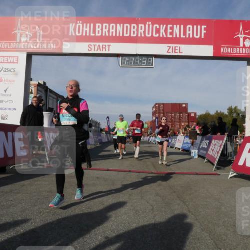 03.10.2025 - Köhlbrandbrückenlauf Matties Gatica Varas http://msf.ph/oto/9168625 03.10.2025 10:17:39 Ziel 1213, 1481, 1647, 1792, 1883, 2172, 2577, 2765, 2768, 2770, 3081, 3172, 3265, 3642, 3647 meine-sportfotos.de