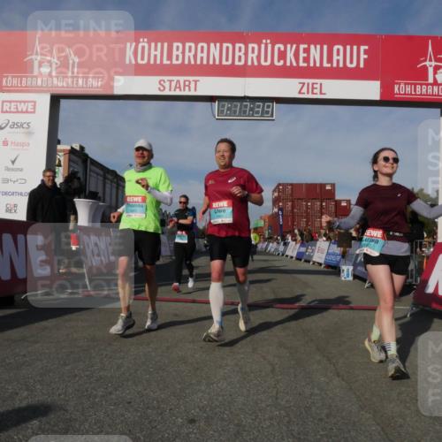 03.10.2025 - Köhlbrandbrückenlauf Matties Gatica Varas http://msf.ph/oto/9168629 03.10.2025 10:17:41 Ziel 1213, 1481, 1647, 1684, 1792, 2172, 2577, 2765, 2768, 2770, 3081, 3172, 3647 meine-sportfotos.de