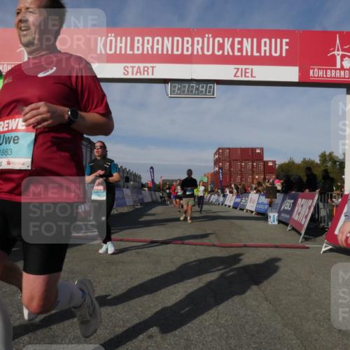 03.10.2025 - Köhlbrandbrückenlauf Matties Gatica Varas http://msf.ph/oto/9168631 03.10.2025 10:17:42 Ziel 1213, 1647, 1684, 1792, 2172, 2577, 2765, 2768, 2770, 3081, 3172, 3216, 3647 meine-sportfotos.de