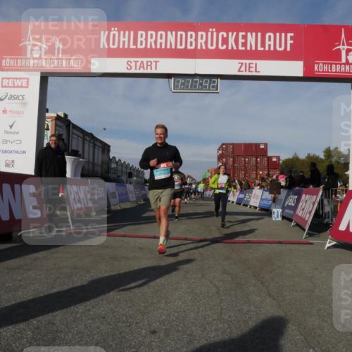 03.10.2025 - Köhlbrandbrückenlauf Matties Gatica Varas http://msf.ph/oto/9168635 03.10.2025 10:17:44 Ziel 1213, 1647, 1684, 1792, 2172, 2765, 2768, 2770, 2825, 2826, 3081, 3172, 3216, 3647 meine-sportfotos.de