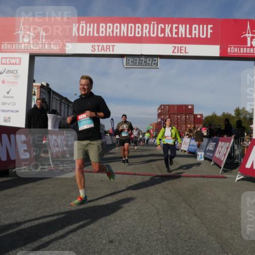 03.10.2025 - Köhlbrandbrückenlauf Matties Gatica Varas http://msf.ph/oto/9168636 03.10.2025 10:17:44 Ziel 1213, 1647, 1684, 1792, 2172, 2765, 2768, 2770, 2825, 2826, 3081, 3172, 3216, 3647 meine-sportfotos.de