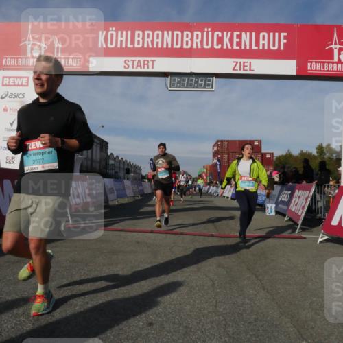 03.10.2025 - Köhlbrandbrückenlauf Matties Gatica Varas http://msf.ph/oto/9168637 03.10.2025 10:17:44 Ziel 1213, 1647, 1684, 1792, 2172, 2765, 2768, 2770, 2825, 2826, 3081, 3172, 3216, 3647 meine-sportfotos.de