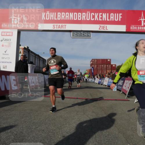 03.10.2025 - Köhlbrandbrückenlauf Matties Gatica Varas http://msf.ph/oto/9168639 03.10.2025 10:17:45 Ziel 1213, 1647, 1684, 1695, 2172, 2678, 2765, 2768, 2770, 2825, 2826, 2836, 3081, 3172, 3216, 3647 meine-sportfotos.de