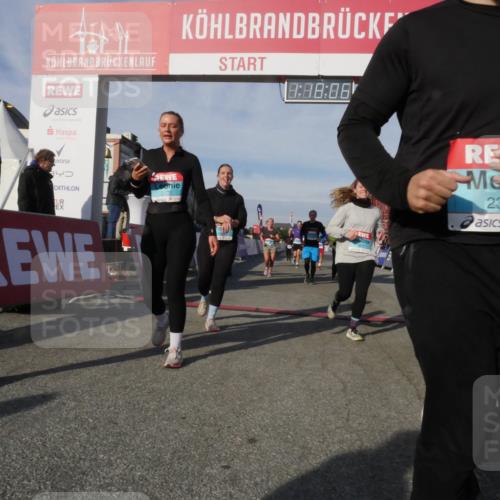 03.10.2025 - Köhlbrandbrückenlauf Matties Gatica Varas http://msf.ph/oto/9168687 03.10.2025 10:18:08 Ziel 1164, 1471, 1513, 1812, 1815, 1831, 1941, 2372, 2499, 2984, 3017, 3156, 3762 meine-sportfotos.de