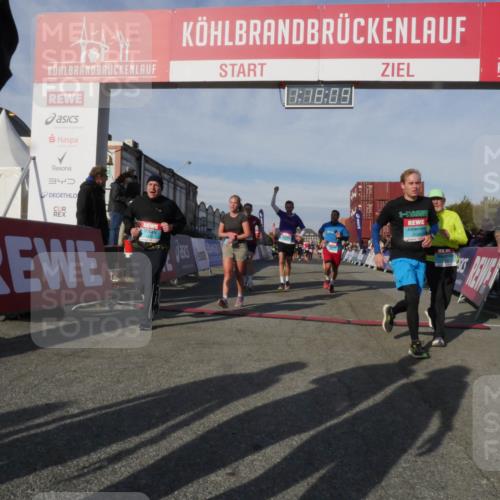 03.10.2025 - Köhlbrandbrückenlauf Matties Gatica Varas http://msf.ph/oto/9168692 03.10.2025 10:18:11 Ziel 1121, 1471, 1513, 1812, 1815, 2499, 2544, 2984, 3017, 3175, 3486, 3487, 3762, 3826 meine-sportfotos.de