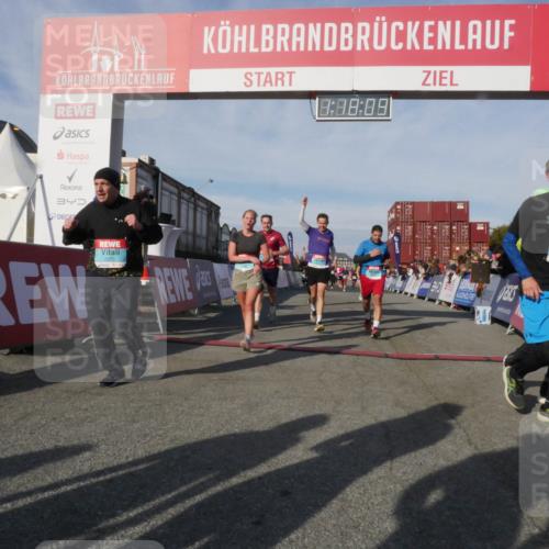 03.10.2025 - Köhlbrandbrückenlauf Matties Gatica Varas http://msf.ph/oto/9168693 03.10.2025 10:18:11 Ziel 1121, 1471, 1513, 1812, 1815, 2499, 2544, 2984, 3017, 3175, 3486, 3487, 3762, 3826 meine-sportfotos.de