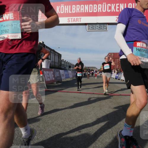 03.10.2025 - Köhlbrandbrückenlauf Matties Gatica Varas http://msf.ph/oto/9168699 03.10.2025 10:18:14 Ziel 1121, 1471, 1513, 1812, 2544, 3017, 3175, 3486, 3487, 3826 meine-sportfotos.de