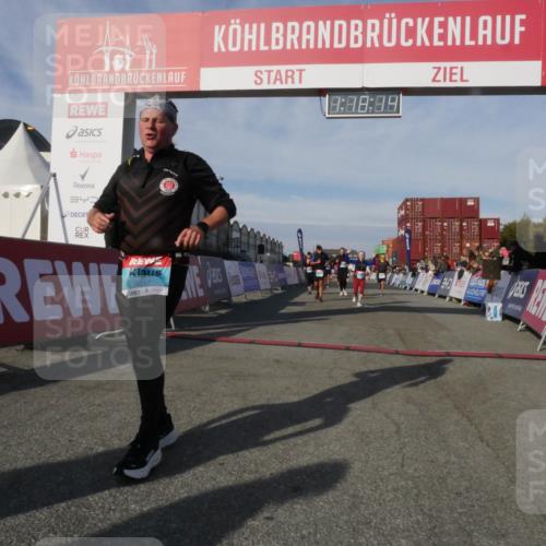 03.10.2025 - Köhlbrandbrückenlauf Matties Gatica Varas http://msf.ph/oto/9168704 03.10.2025 10:18:16 Ziel 1121, 1471, 1812, 1834, 2413, 2544, 3175, 3310, 3486, 3487, 3826 meine-sportfotos.de