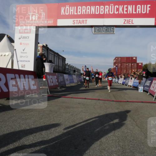 03.10.2025 - Köhlbrandbrückenlauf Matties Gatica Varas http://msf.ph/oto/9168707 03.10.2025 10:18:18 Ziel 1121, 1471, 1812, 1834, 2413, 2544, 3175, 3310, 3486, 3487, 3826 meine-sportfotos.de
