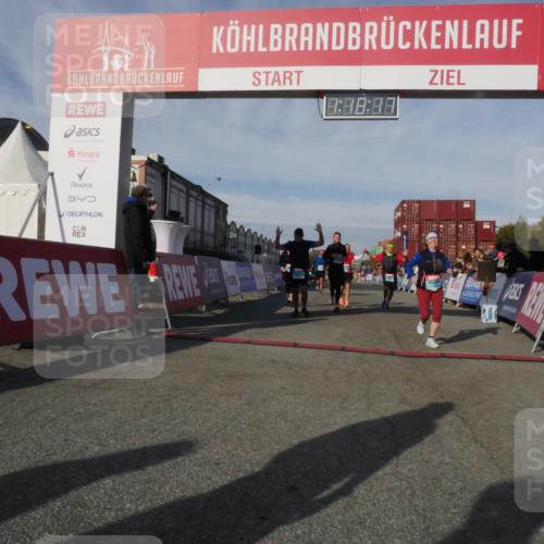 03.10.2025 - Köhlbrandbrückenlauf Matties Gatica Varas http://msf.ph/oto/9168709 03.10.2025 10:18:19 Ziel 1121, 1471, 1812, 1834, 2413, 2544, 3175, 3310, 3486, 3487, 3826 meine-sportfotos.de